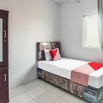 Spot On 92000 3M Kost Dan Homestay